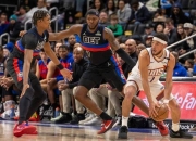 三亿体育体育地址-太阳队新援爆冷砍分，助球队逆转艰难胜利