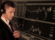 三亿体育体育下载-切尔西主帅成奶粉广告代言人，体育品牌密集出现，切尔西球衣广告3