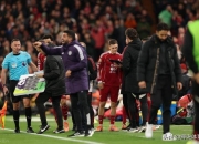 三亿体育体育娱乐-利物浦攻防失衡，联赛前景堪忧