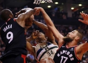 三亿体育体育网页版登录入口-雄鹿再胜人，尤纳斯发挥关键作用的简单介绍