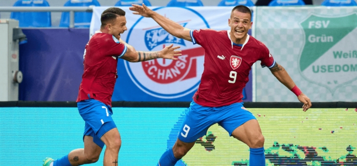 三亿体育体育教练-包含斯洛文尼亚客场大捷，小组出线形势乐观的词条