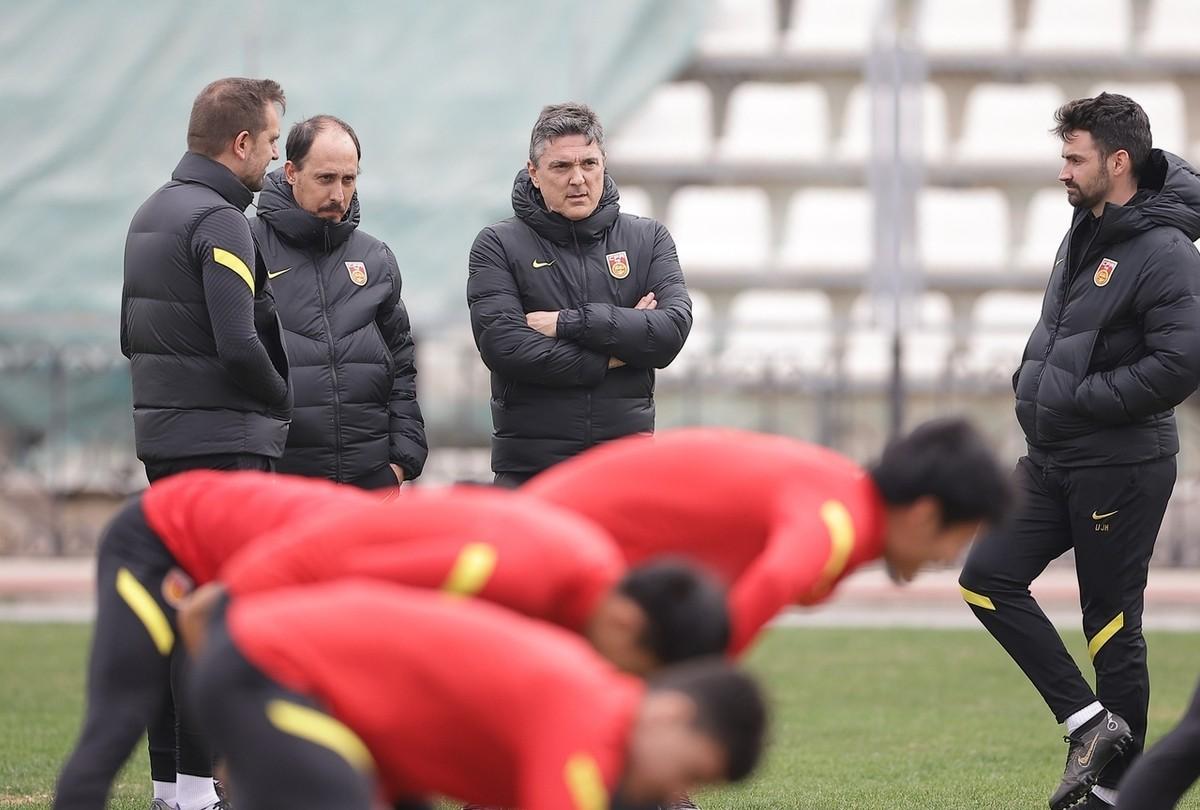 亚洲球队首次跻身欧预赛，备战氛围浓厚