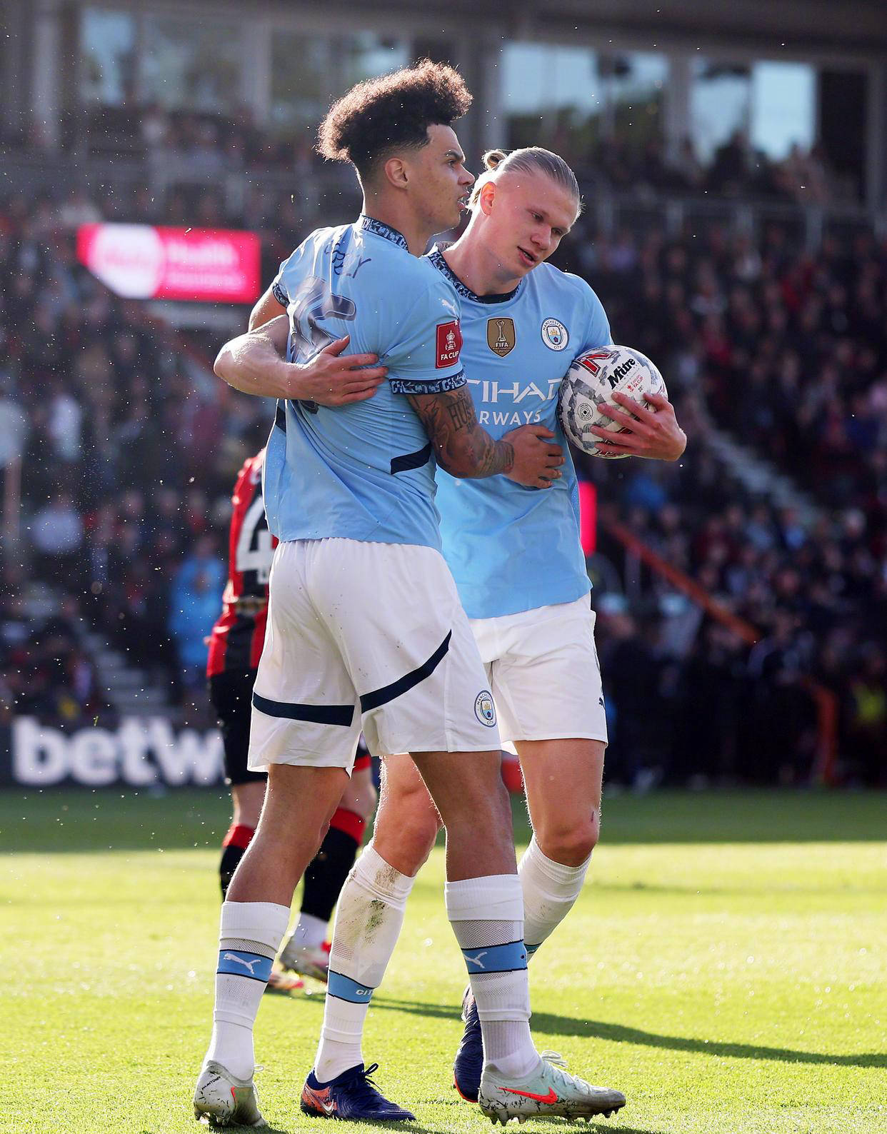 曼城防线表现不佳,球迷纷纷担忧的简单介绍 曼城防线表现不佳,球迷纷纷担忧的简单介绍