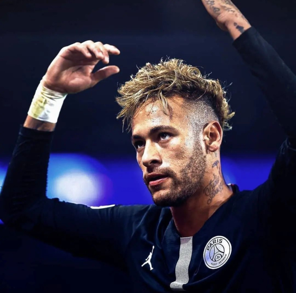 包含巴黎圣日耳曼无缘决赛，内马尔哭泣离场的词条