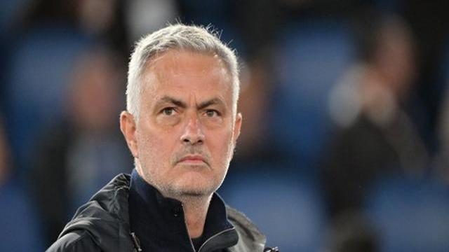 曼联客场惨败：穆里尼奥遭遇执教生涯最糟糕状态