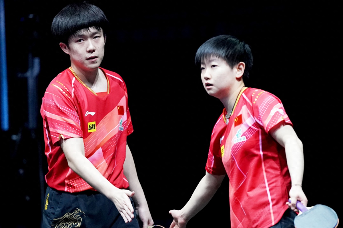 两队展现实力，球场上悬念此起彼伏