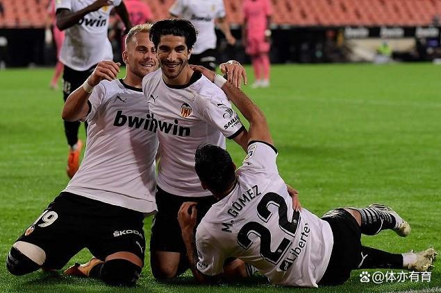 欧洲联赛火爆开战,球队各显神通 欧洲联赛火爆开战,球队各显神通