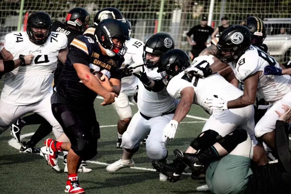 包含惊艳！球队旋风般进攻，完美晋级的词条