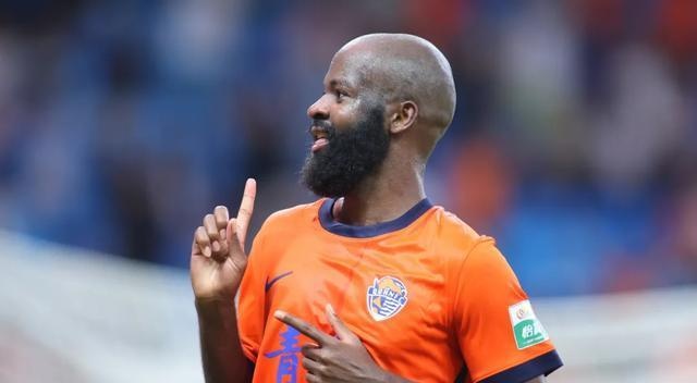 后卫因红牌遭遇停赛，球队士气受挫