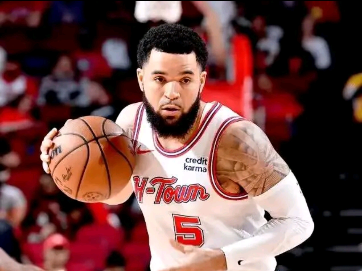 火箭压哨三分逆转雷霆,成功杀入季后赛 火箭压哨三分逆转雷霆,成功杀入季后赛