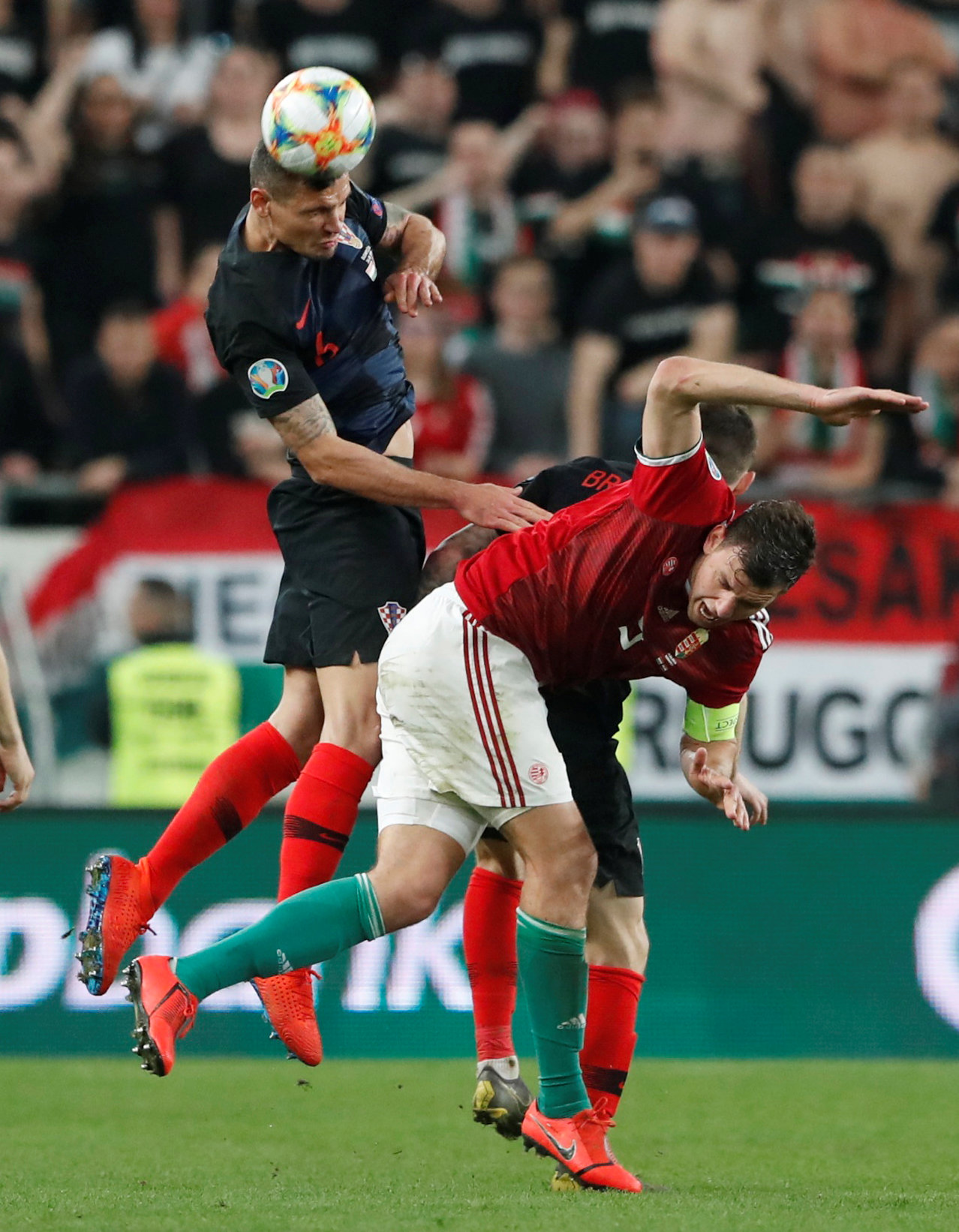 包含匈牙利与斯洛伐克对决，争夺前往欧锦赛的资格的词条