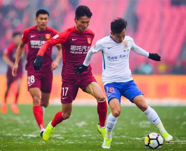 包含国内职业足球盛事胜盘在握：鲁能客场胜华夏的词条