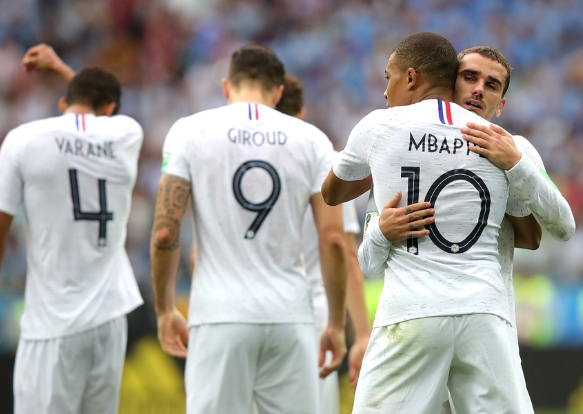 比利时中场再次获得金球奖提名