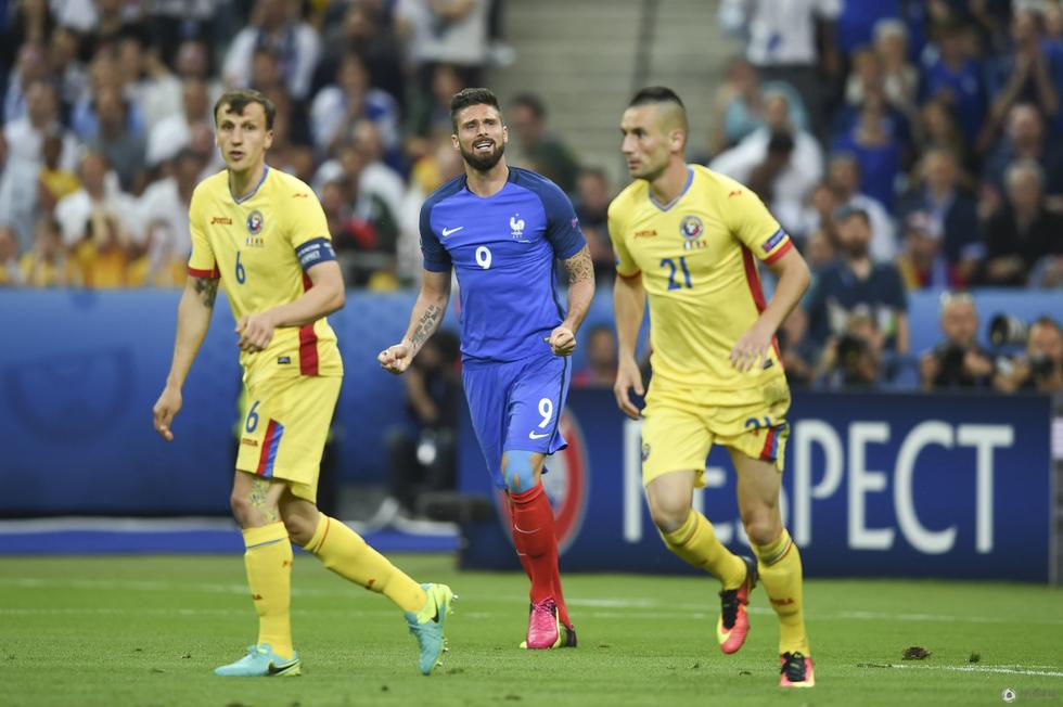 双方顽强拼抢，最终揭幕战落下帷幕的简单介绍