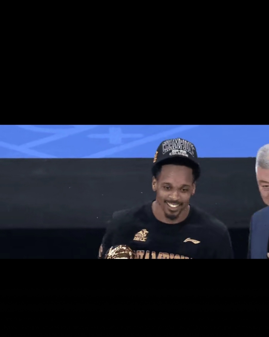 关于巴里-布朗带领球队获得CBA总冠军的信息 关于巴里-布朗带领球队获得CBA总冠军的信息