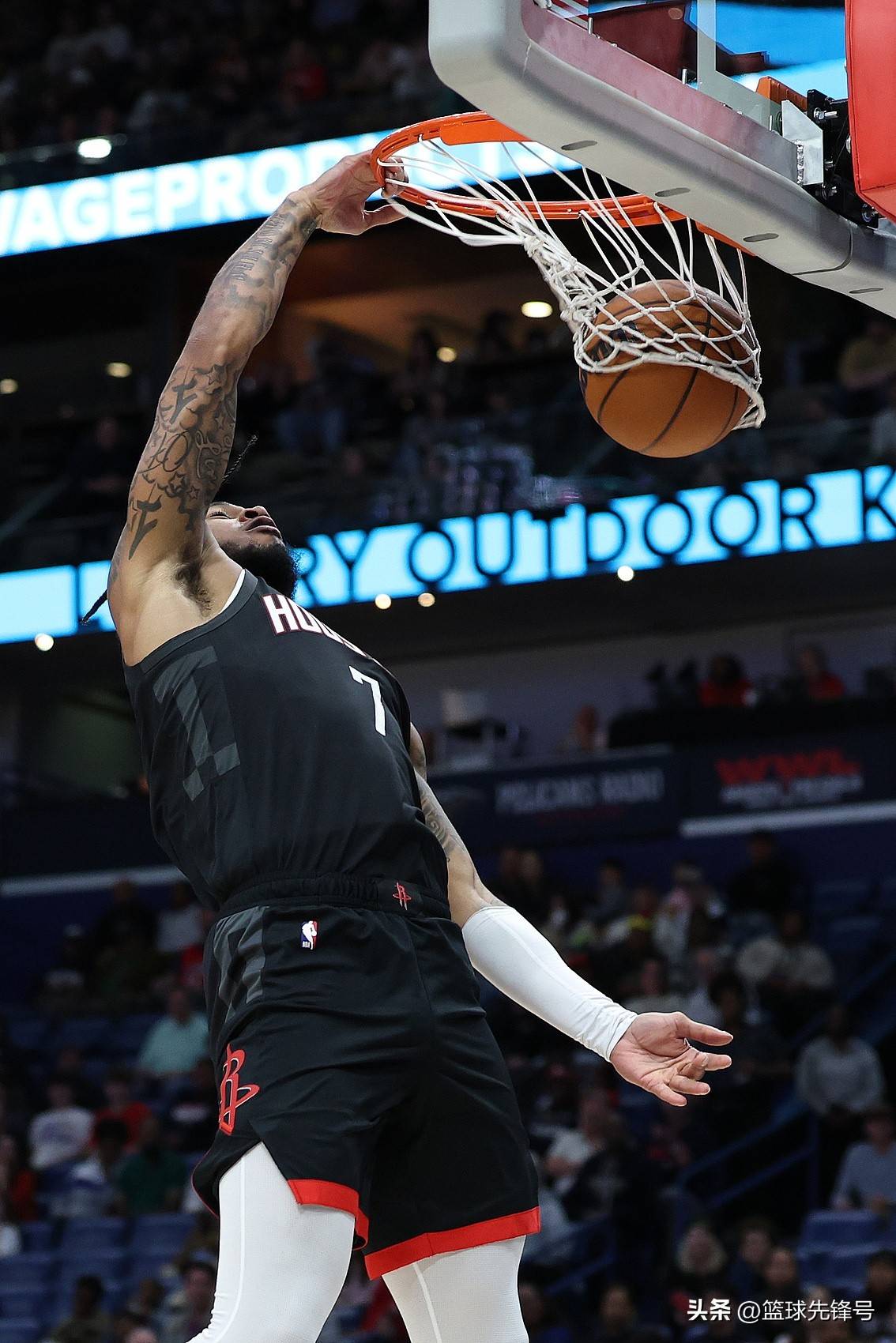 老鹰连胜止步不敌独行侠