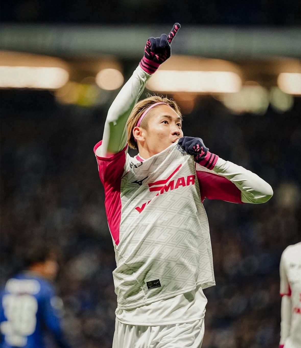 包含狂购！法甲俱乐部签下多名前锋，加强攻击力量的词条