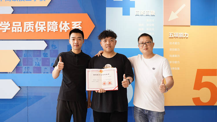 力争上游!球员们为荣誉不懈奋斗的简单介绍 力争上游!球员们为荣誉不懈奋斗的简单介绍